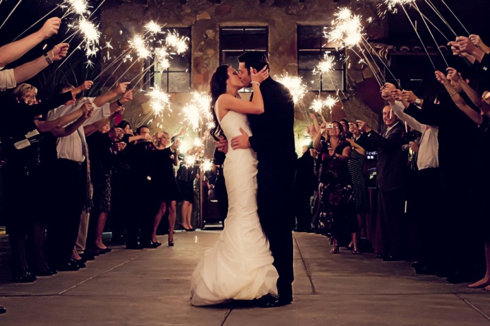 Фото бенгальские огни на свадьбе — Великий Новгород | velikij-novgorod.salutsklad.ru Фото бенгальские огни на свадьбе — Великий Новгород | velikij-novgorod.salutsklad.ru